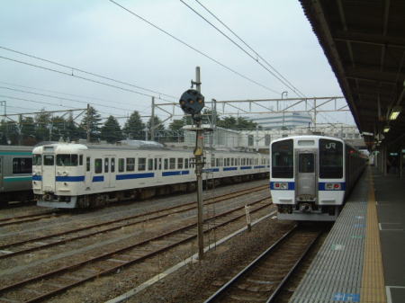 415系電車・鋼製車とステンレス車の並び/勝田駅/2007.3.3