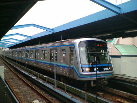 上永谷駅に到着する湘南台行き電車/2007.7.21