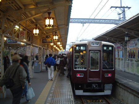 阪急8300系 普通 桂行き/嵐山駅/2006.11.23