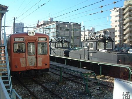 上信電鉄 200形電車とデキ1形機関車/高崎駅/2009.1.3