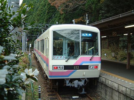叡山電鉄 デオ800系 800形 出町柳行き(2)/鞍馬駅/2009.11.21