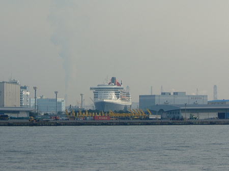 Queen Mary 2 in Yokohama 2010(2)/マリーンルージュ船上より/2010.2.19