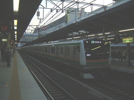 東海道線 E233系3000番台 普通 東京行き(1)/2010.4.7