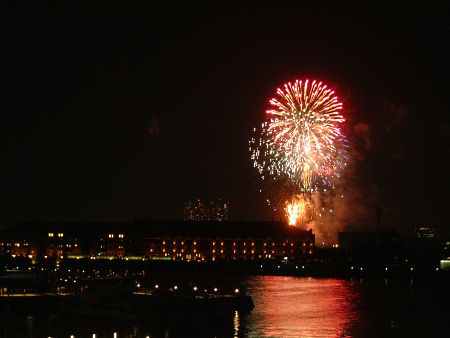 横浜開港祭の花火(3)/臨港線プロムナードから/2010.6.2