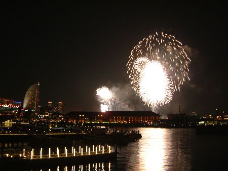 横浜開港祭の花火(6)/臨港線プロムナードから/2010.6.2