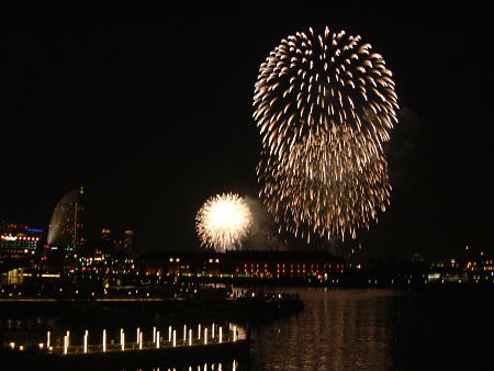 横浜開港祭の花火(7)/臨港線プロムナードから/2010.6.2