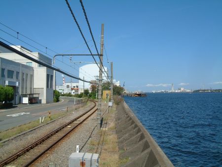 鶴見線 海芝浦駅から鶴見方向に延びる線路/2010.8.28