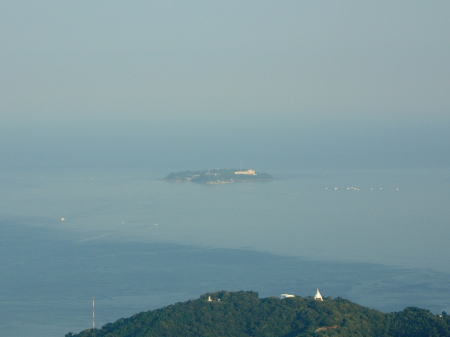 伊豆スカイライン 滝知山展望台から眺める初島/2010.9.19