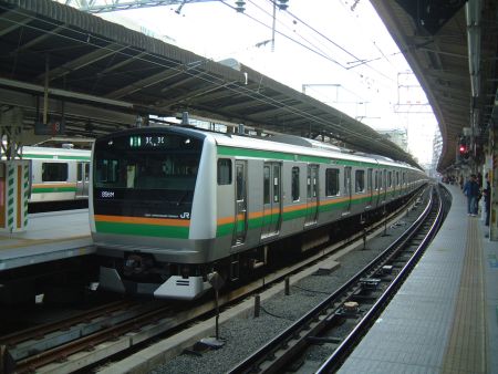 東海道線 E233系3000番台 普通 東京行き/横浜駅/2011.3.27