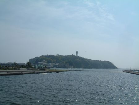 片瀬橋から眺める江ノ島/2011.4.16