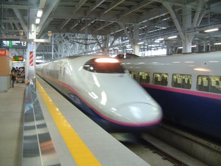 東北新幹線 E2系 はやて138号 東京行き/新青森駅/2011.5.1