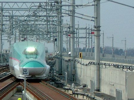 東北新幹線 E5系 はやぶさ506号 東京行き(2)/新青森駅/2011.5.3