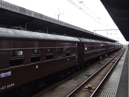 SL内房100周年記念号(2) 旧型客車/千葉みなと駅/2012.2.11