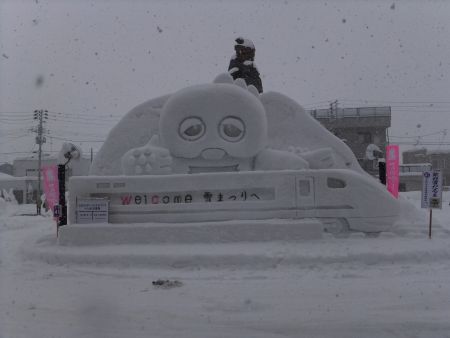 十日町雪まつりの雪像(1)/ガチャピン/2012.2.18
