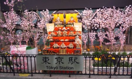 東京駅 丸の内地下改札前のひな飾り/2012.3.3