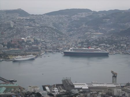 Queen Mary 2 in Nagasaki(3)/稲佐山展望台より/2012.3.20
