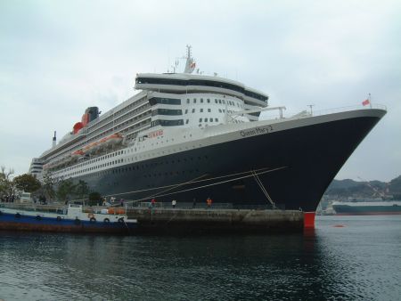 Queen Mary 2 in Nagasaki(4)/長崎港松ヶ枝ふ頭より/2012.3.20