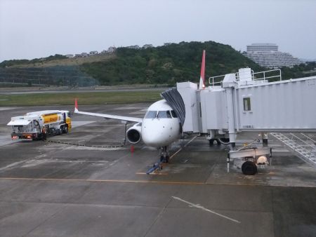 J-AIR エンブラエル 170　JAL1386便 羽田行き／南紀白浜空港/2013.4.30