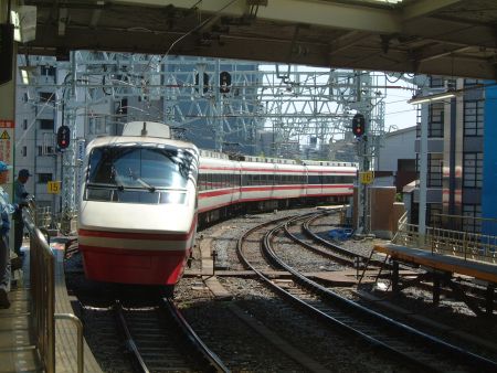 東武鉄道 200系 特急 りょうもう9号 太田行き/浅草駅/2013.5.5