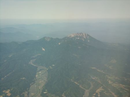 飛行機から望む大山(2)/2013.5.25