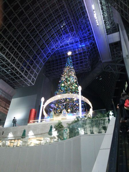京都駅大階段のクリスマスツリー(1)/2014.11.29