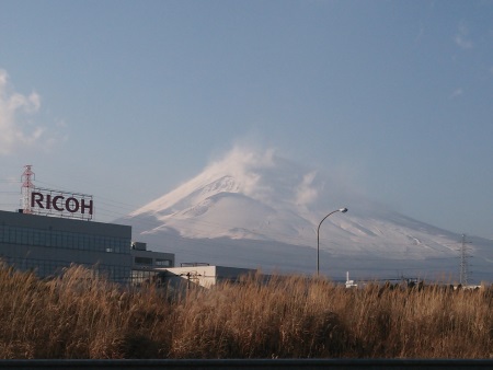 駒門パーキングエリアから眺める富士山/2014.12.30