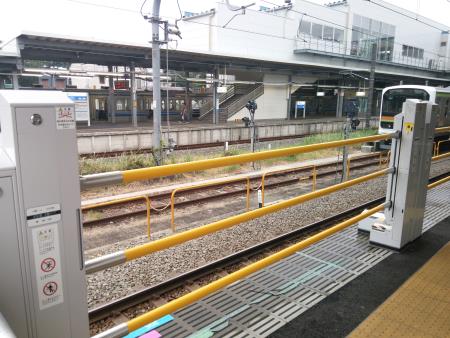 拝島駅でテスト中の新型ホームドア(1)/2015.5.29