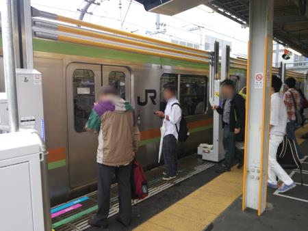 拝島駅でテスト中の新型ホームドア(2)/2015.5.29