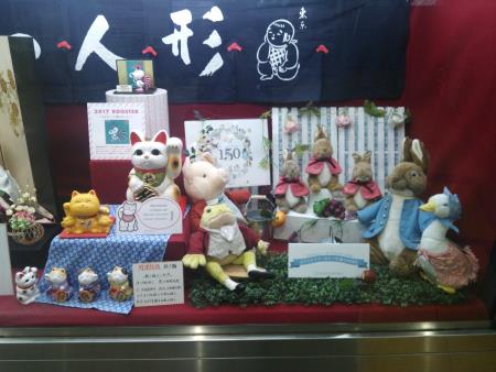 浅草橋駅 人形専門店のショーケース(2)/2016.9.22