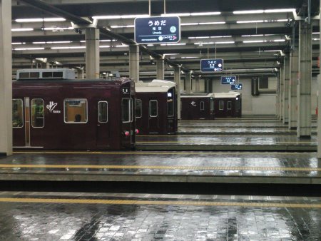 梅田駅での阪急電車の並び/2015.11.28