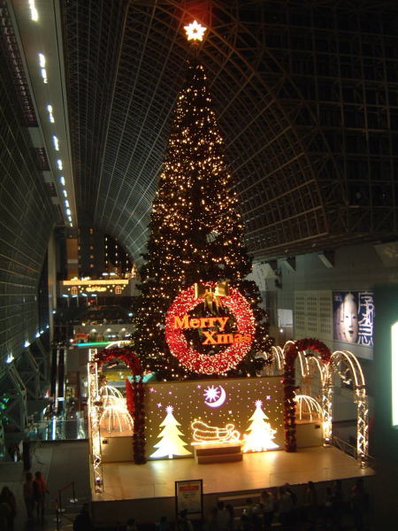 京都駅大階段のクリスマスツリー 2005