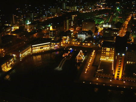 門司港の夜を眺める