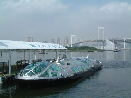 未来型水上バス ヒミコ／お台場にて