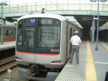 各停 渋谷行き 東急5050系電車/菊名駅にて/2006.9.9