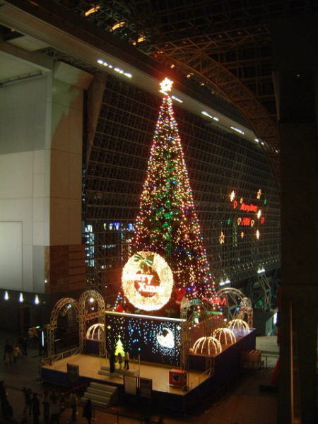 京都駅大階段のクリスマスツリー 2006